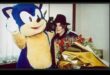 Sonic the Hedgehog with THE KING OF POP and flowers.