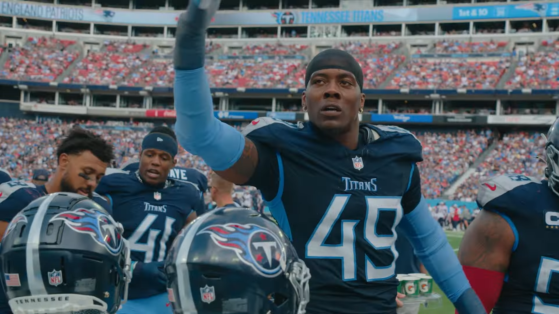 Tennessee Titans linebacker, Arden Key, playing against the New England Patriots at Nissan Stadium on November 3, 2024. Image is a screen shot of Youtube video ~ 01:48