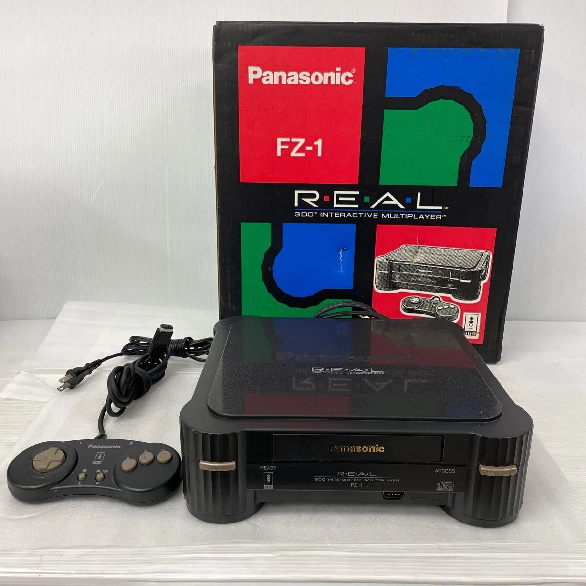 Panasonic REAL 3DO FZ-1 console with controller and retail box