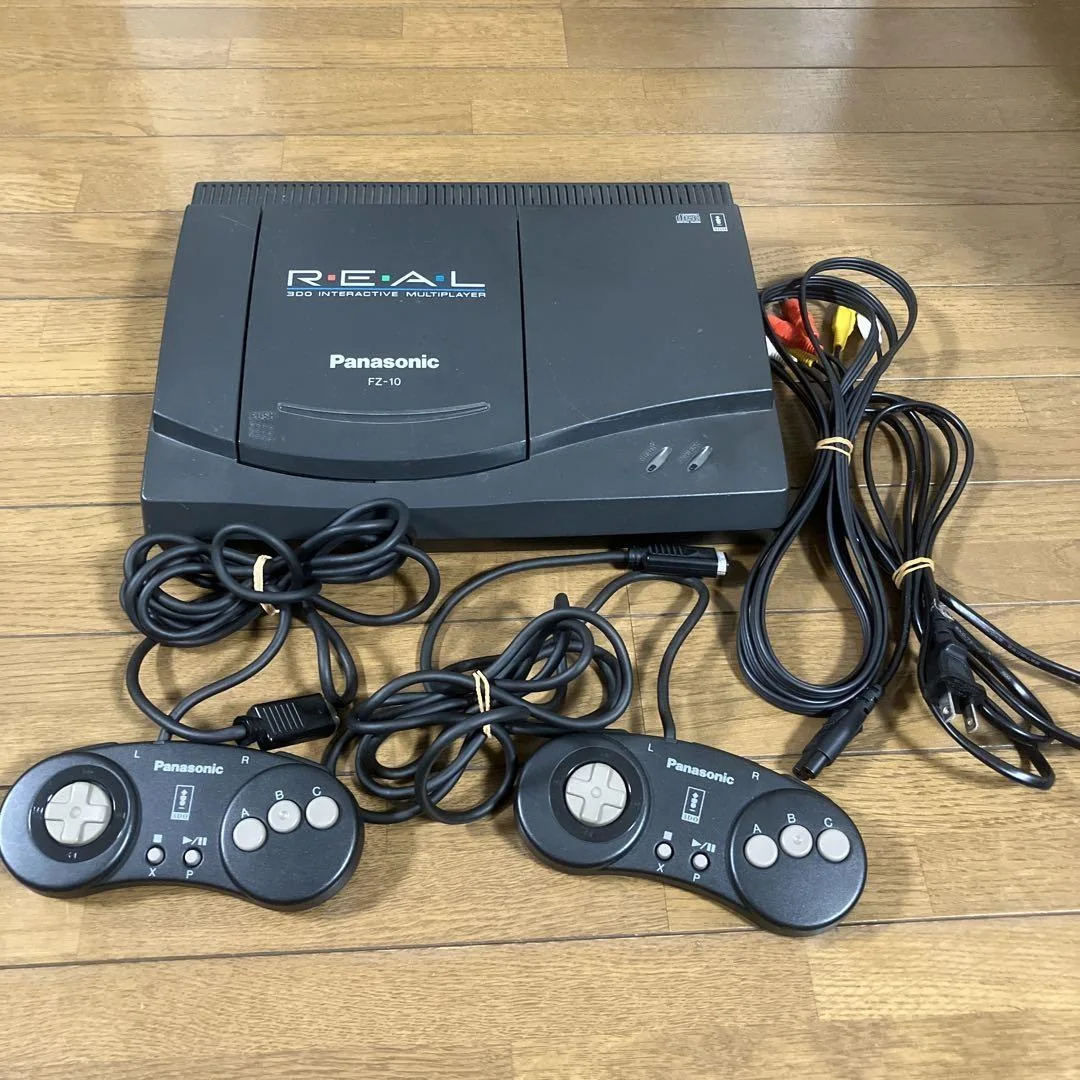 Panasonic REAL 3DO FZ-10 console with controllers
